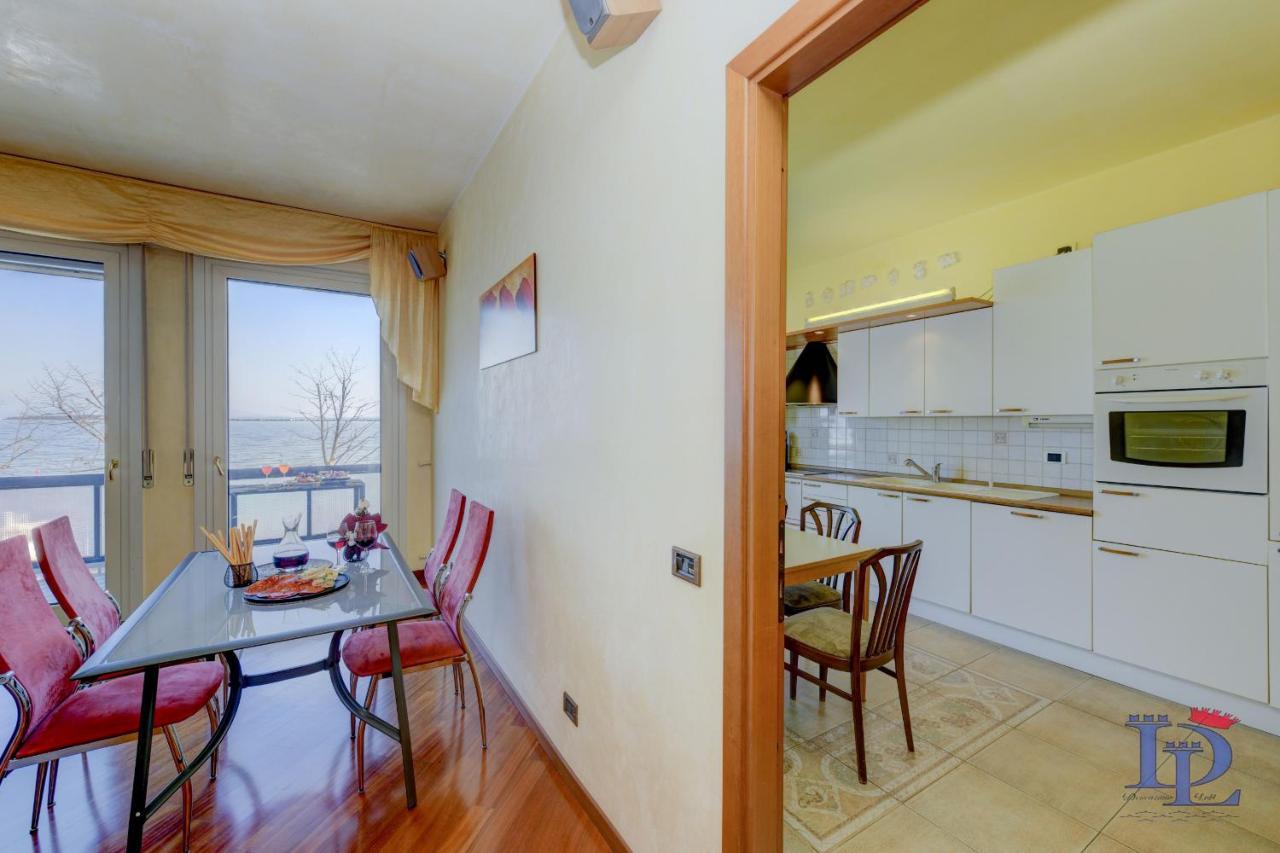 Desenzanoloft Official Partner Marriott Homes & Villas - Charming On The Lake Front Lake Desenzano del Garda Exterior foto