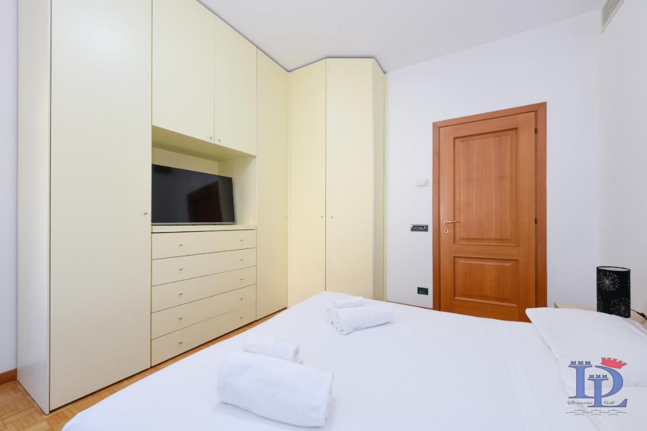 Desenzanoloft Official Partner Marriott Homes & Villas - Charming On The Lake Front Lake Desenzano del Garda Exterior foto
