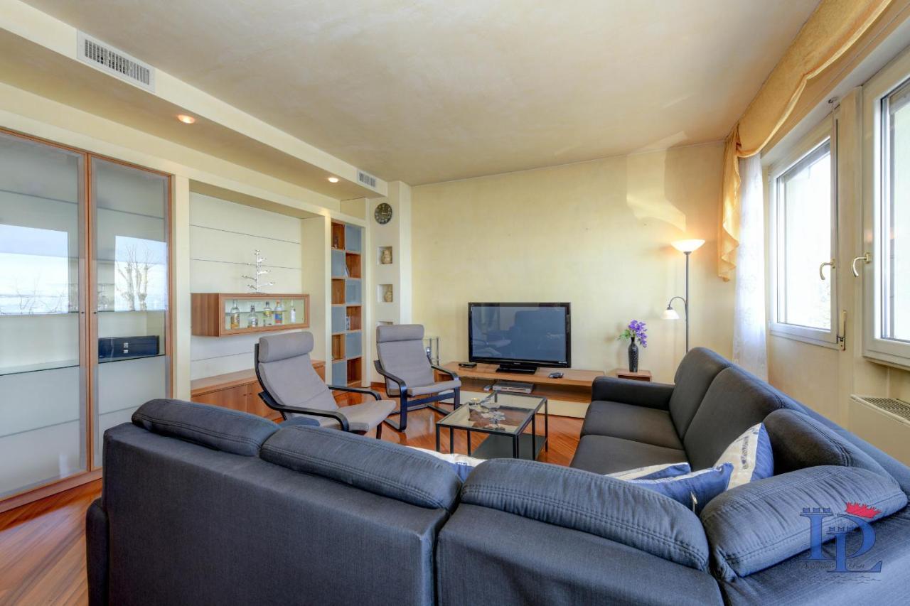 Desenzanoloft Official Partner Marriott Homes & Villas - Charming On The Lake Front Lake Desenzano del Garda Exterior foto